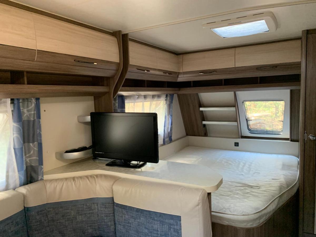 Przyczepy Kempingowe Vip - Osrodek Na Klifie Village - Helska 11 *